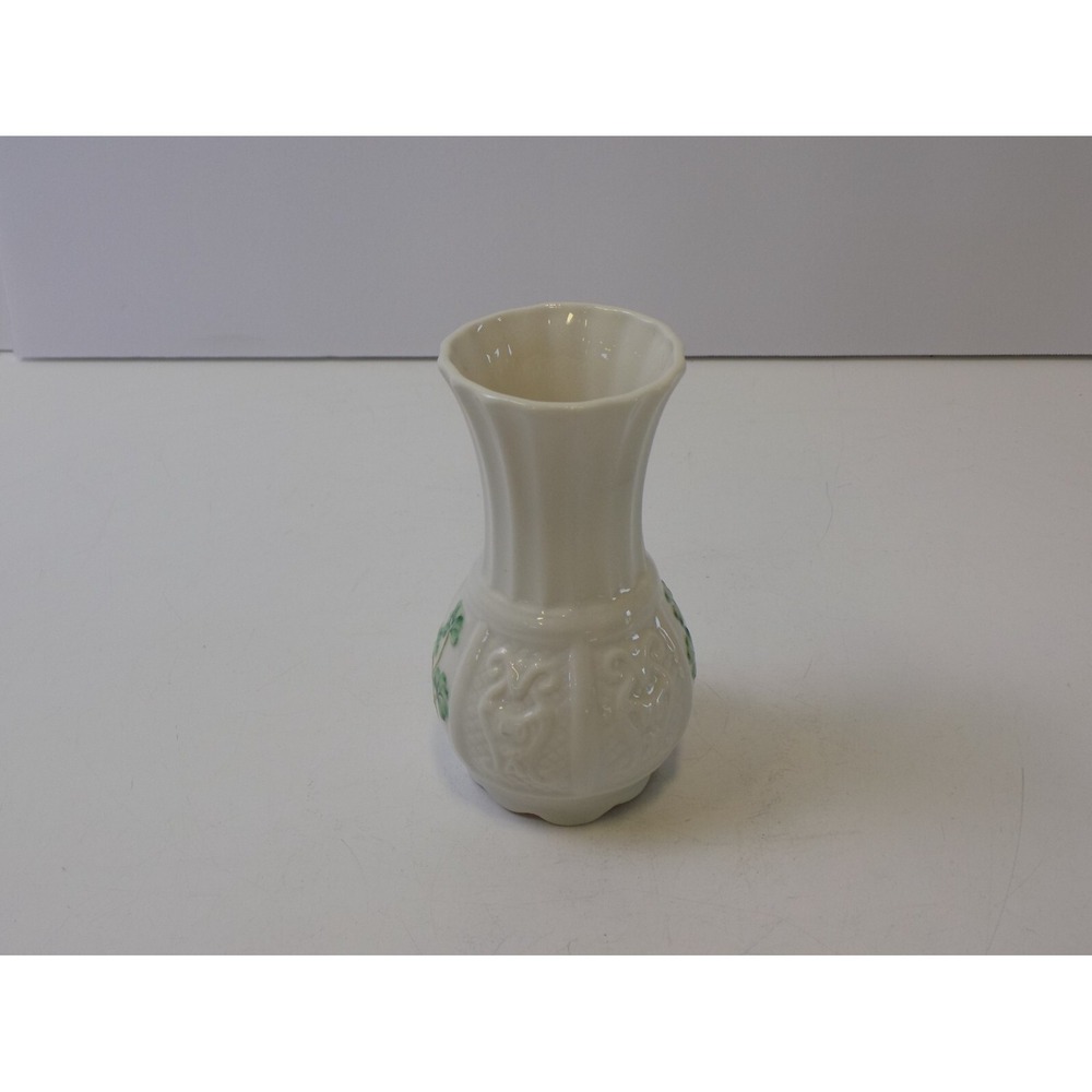 BELLEEK IRELAND Vintage 5" porcelain figurine SHAMROCK FLOWER BUD VASE Nadine - Picture 4 of 16